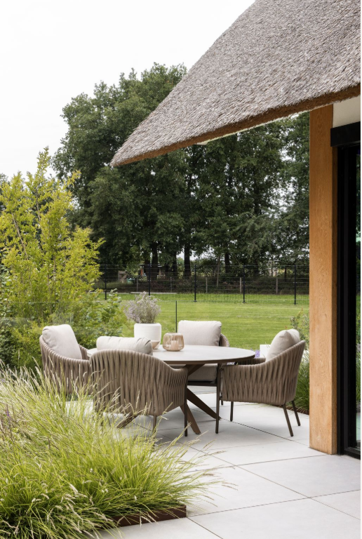 Yoi Hydra - low dining chair