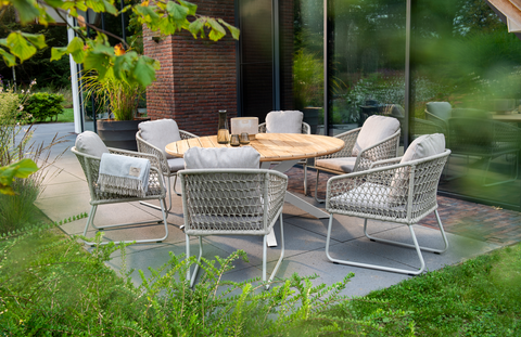 Yoi Bara - low dining chair