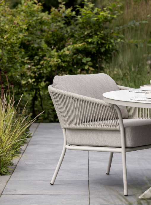 Yoi Forio - low dining chair